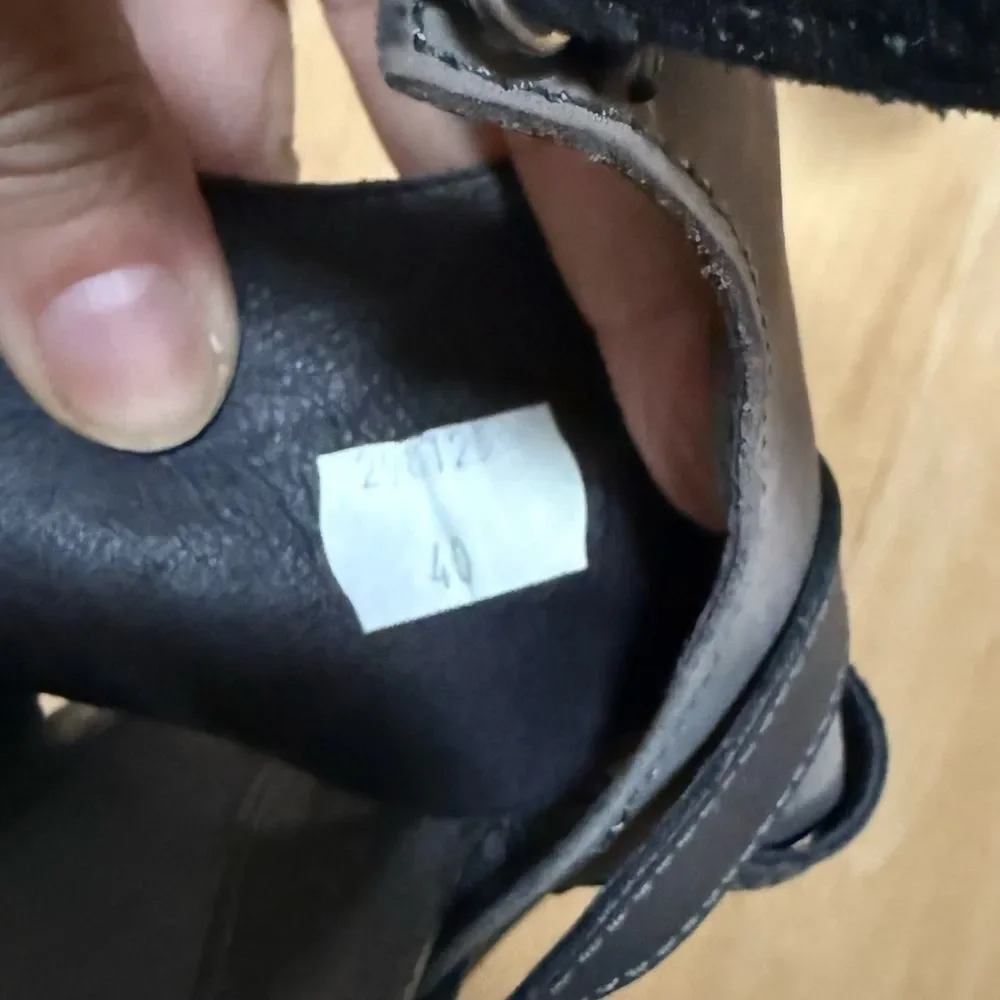 Naot Prestigehed Black/Gray Road Leather Wedge Sandal 40 NWOB
